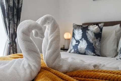 Bed, Decorative detail, Decorative detail, Bedroom, internet, internet, towels