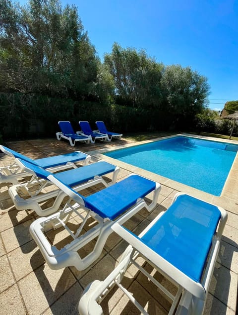 Pool view, Swimming pool, sunbed