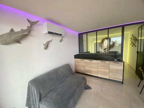 Kitchen or kitchenette, Living room, Seating area