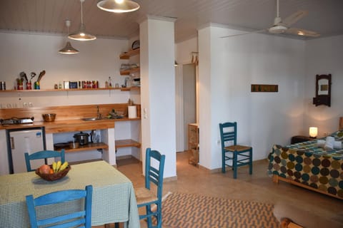 Kitchen or kitchenette, Seating area, Bedroom