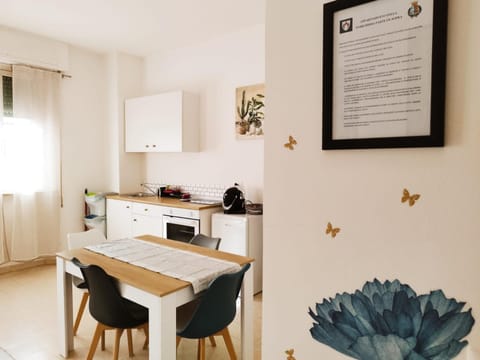 Day, Kitchen or kitchenette, Living room, Seating area, Dining area, Time of day