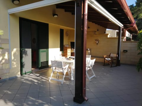 Property building, Patio, Day, View (from property/room), Balcony/Terrace, Dining area