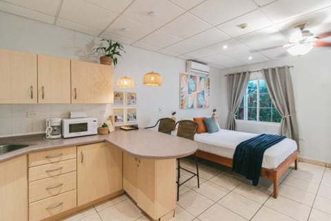 Bed, Kitchen or kitchenette, Dining area