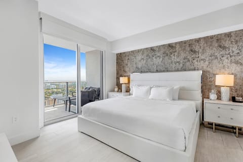 Bed, View (from property/room), Balcony/Terrace, Bedroom