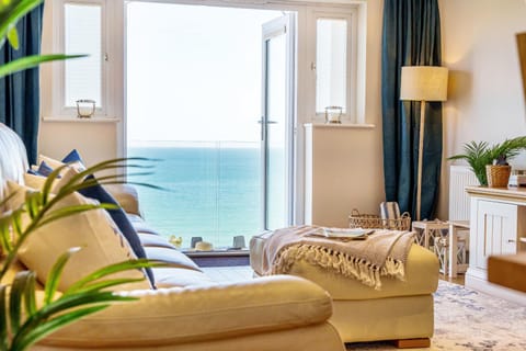 Bed, Natural landscape, View (from property/room), Balcony/Terrace, Living room, Photo of the whole room, Seating area, Bedroom, Sea view
