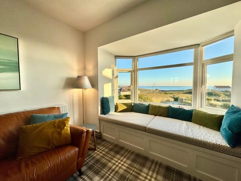 Lagoon View - Sea View- Pet Friendly - 2 Bed Apt - En-suite Apartment in Trearddur Bay