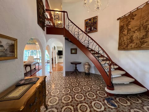 Waterfront Paradise-Heated pool, AMAZING Sunsets! House in Bayshore Gardens