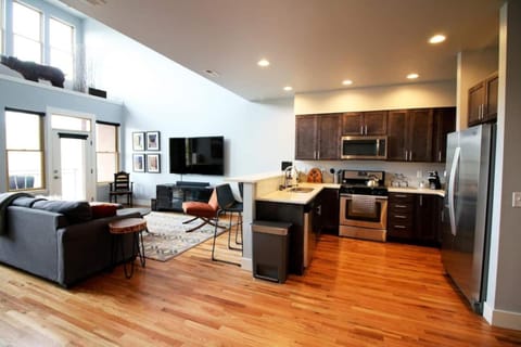 Luxury On the River, Downtown River Balcony STR513 House in Salida