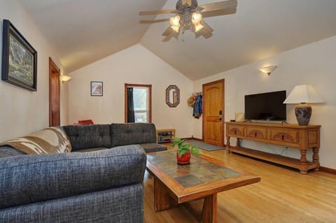 Salida Retreat House - courtyard hot tub STR#753 House in Salida