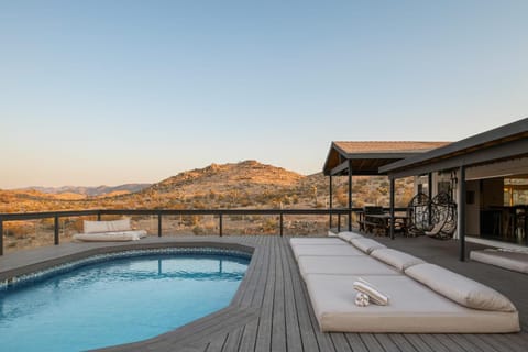 Cloud Canyon spacious secluded oasis w pool House in Yucca Valley