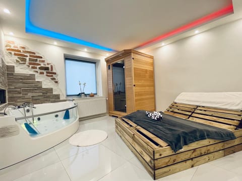 Sauna, Bathroom, Spa and wellness centre/facilities