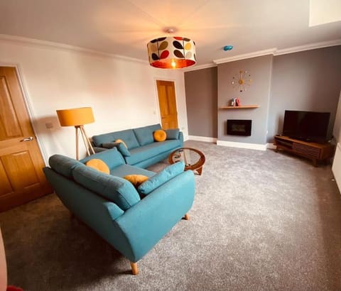 Luxury 2 bed apt 4 mins from M6 J44 pet friendly, Apartment in Carlisle