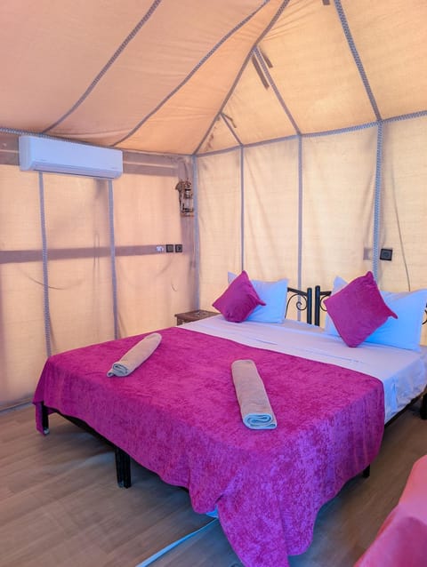 Bed, Bedroom, heating, air conditioner
