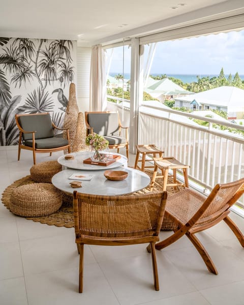 Day, View (from property/room), Balcony/Terrace, Living room, Seating area, Sea view