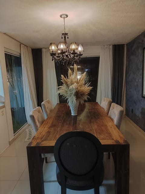 Property building, Restaurant/places to eat, Meeting/conference room