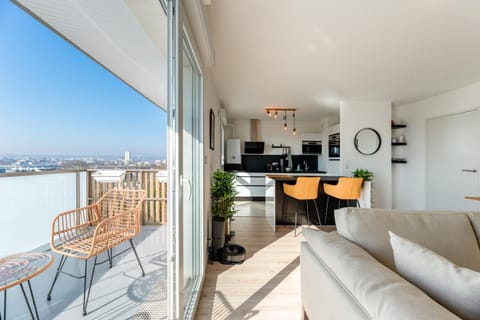 Communal lounge/ TV room, Day, Natural landscape, View (from property/room), Balcony/Terrace, Kitchen or kitchenette, Living room, Seating area