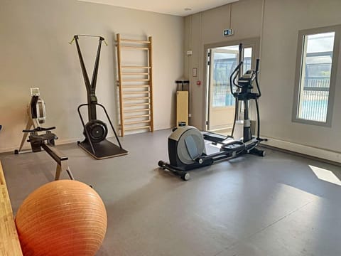 Mobile-home Grand Confort 4 pers, 2 ch, 2 sdb, plage, piscine, fitness, terrasse - Jullouville - FR-1-361A-57 House in Jullouville