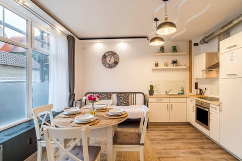Property building, Kitchen or kitchenette, Living room