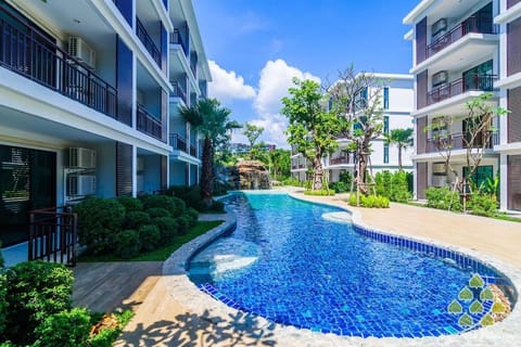 Property building, Day, Swimming pool, Swimming pool