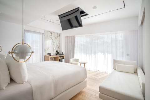 Bed, TV and multimedia, Photo of the whole room