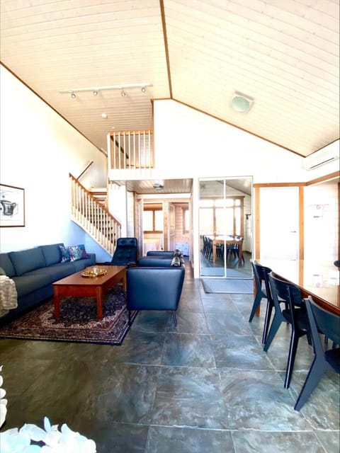 Living room, Photo of the whole room, Seating area, Dining area