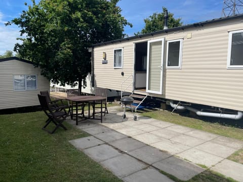 Luna-Rockley Park Poole Campground/ 
RV Resort in Poole