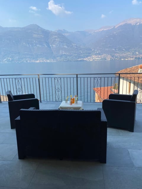 View (from property/room), Balcony/Terrace, Lake view