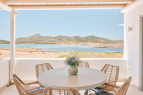 Property building, Day, Natural landscape, Balcony/Terrace, Sea view