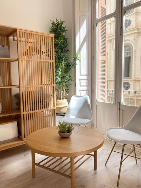 Balcony/Terrace, Living room, locker, air conditioner
