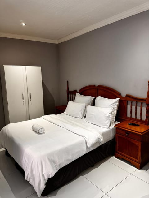 Mila Lodge 1 Bed and Breakfast in Cape Town