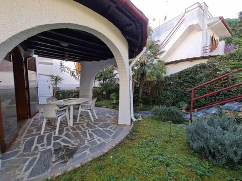 R27 - Graziosa villetta con giardino e posto auto Apartment in Marcelli