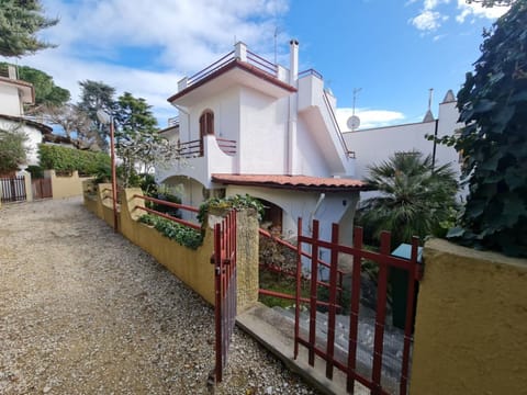 R27 - Graziosa villetta con giardino e posto auto Apartment in Marcelli