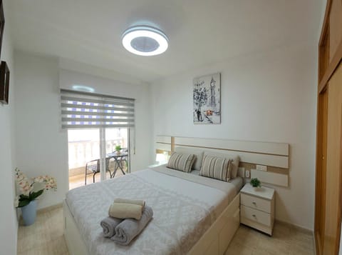 Bedroom, towels