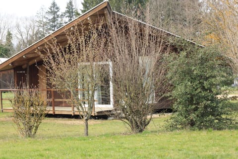 CAMPING DE LA CHALARONNE Campground/ 
RV Resort in Bourgogne-Franche-Comté