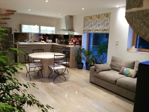 Living room, Dining area