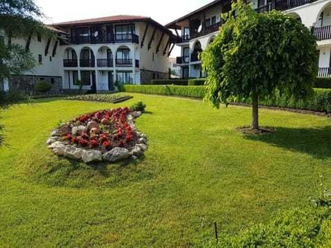 Property building, Spring, Day, Natural landscape, Garden, Garden view