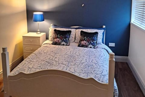 2-Bed Apartment Sleeps 6 with Parking Apartment in Ireland