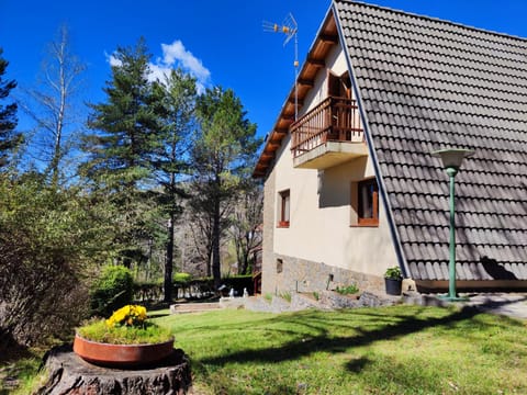 Property building, Spring, Garden, Garden view