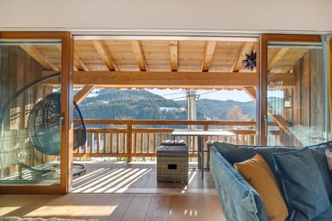 Chalet Abeille 12 Guests • Hot Tub • Free Ski Bus Chalet in Les Gets