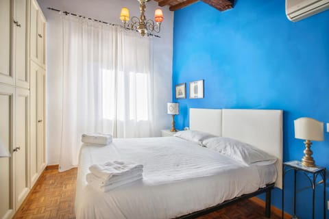 Bed, Bedroom, towels, air conditioner