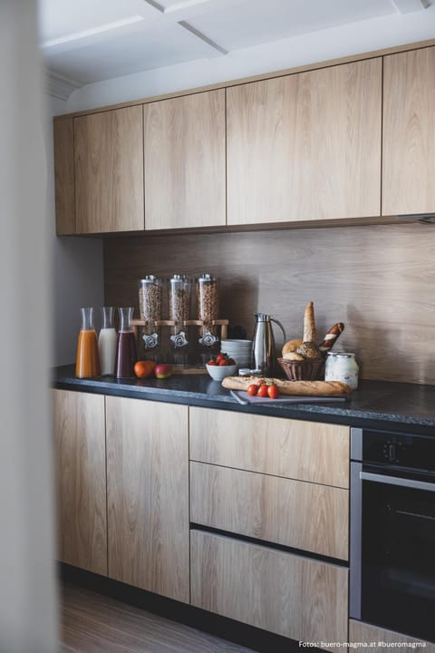 Kitchen or kitchenette, Kitchen or kitchenette