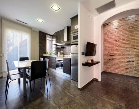 TV and multimedia, Kitchen or kitchenette, Living room, Seating area, Dining area, oven, stove