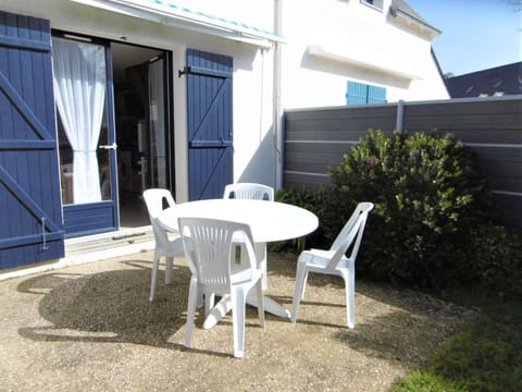 Maisonnette 3 pièces 4 à 6 personnes à 50 m de la plage WIFI - MALO Apartment in Brittany