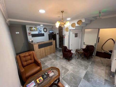 Kitchen or kitchenette, Seating area