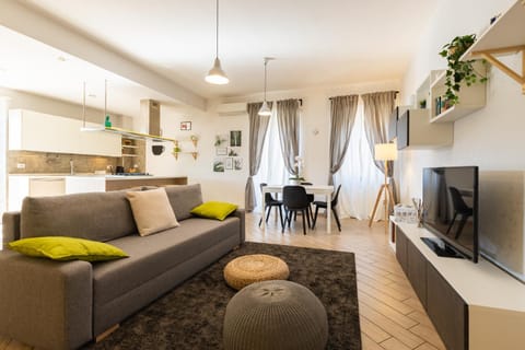 TV and multimedia, Living room, Seating area, stove