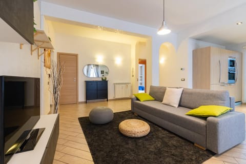 Communal lounge/ TV room, TV and multimedia, Living room, Seating area