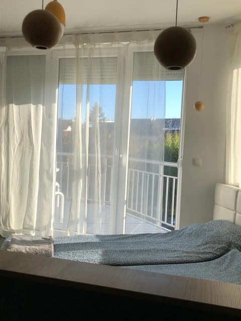 Bed, View (from property/room), Balcony/Terrace, Bedroom