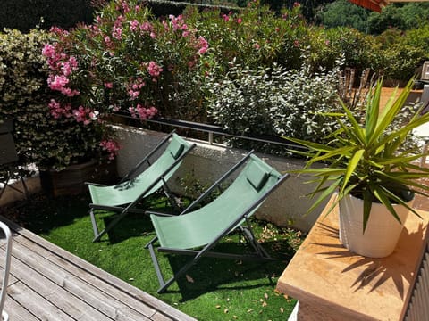 Patio, Garden, sunbed