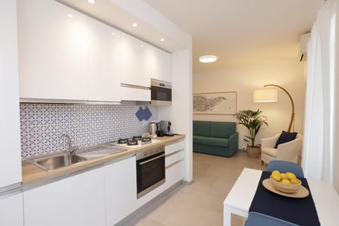 Kitchen or kitchenette, Living room, Seating area, Dining area, dishwasher, minibar, oven, pet friendly, stove