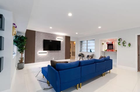 Communal lounge/ TV room, TV and multimedia, Living room